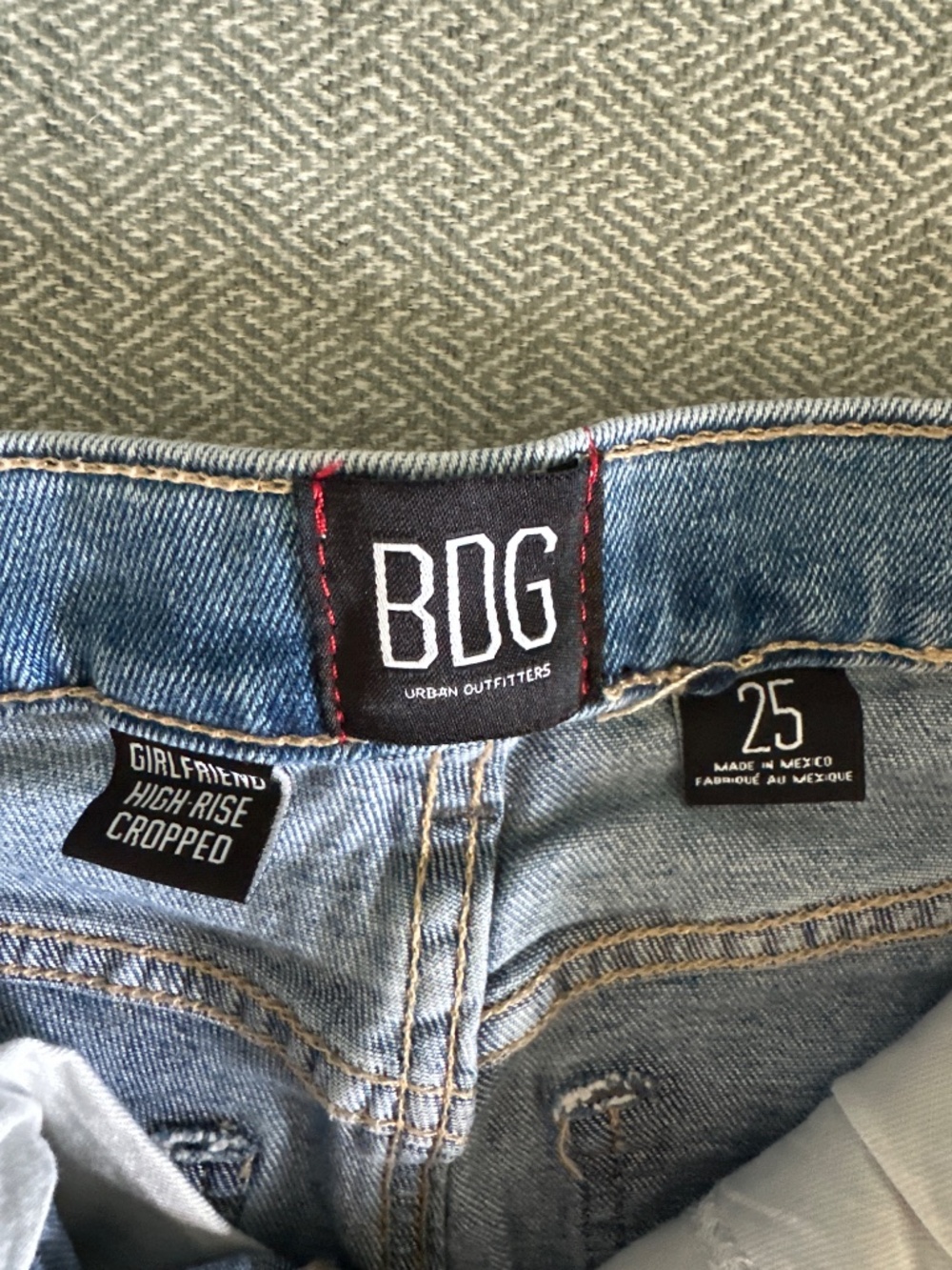 BDG Girlfriend High Ride Cropped Jeans - Picture 3 of 3